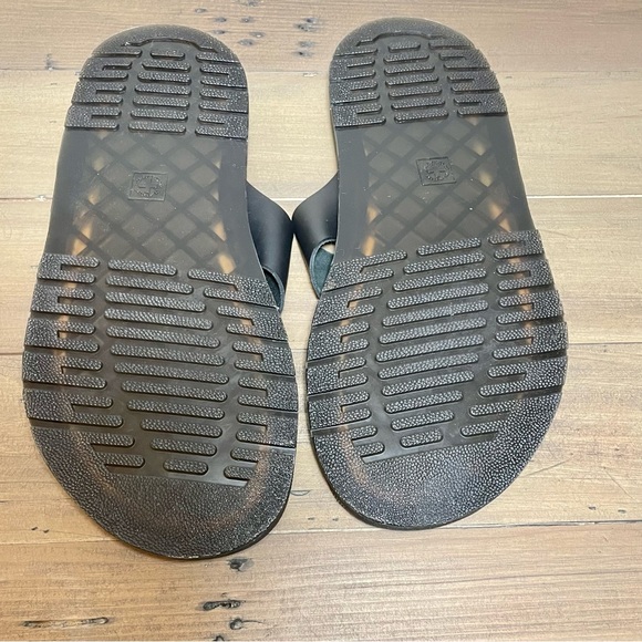 Dr Martens mens Platt cross strap black leather sandal size US 11 barely worn - Picture 2 of 4